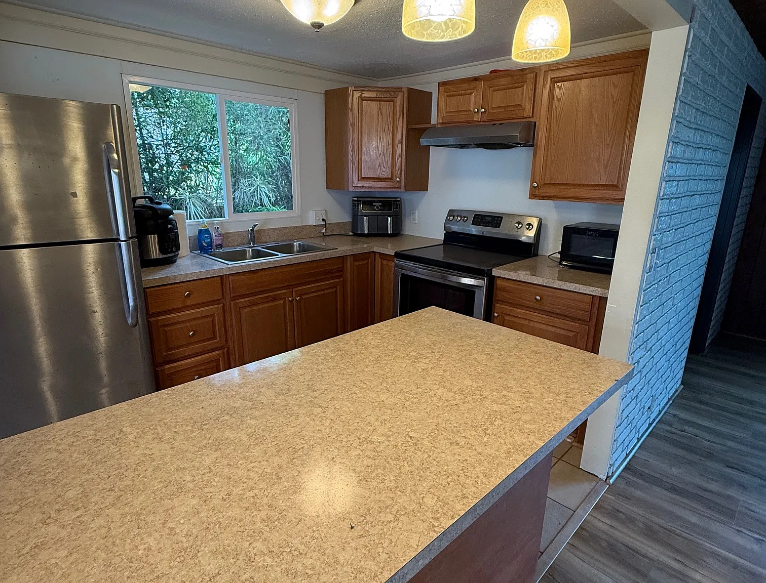 3 bed, 1584 sqft, $3,450 — Photo 2