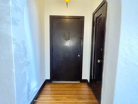 4th image of 131 Roycroft Ave