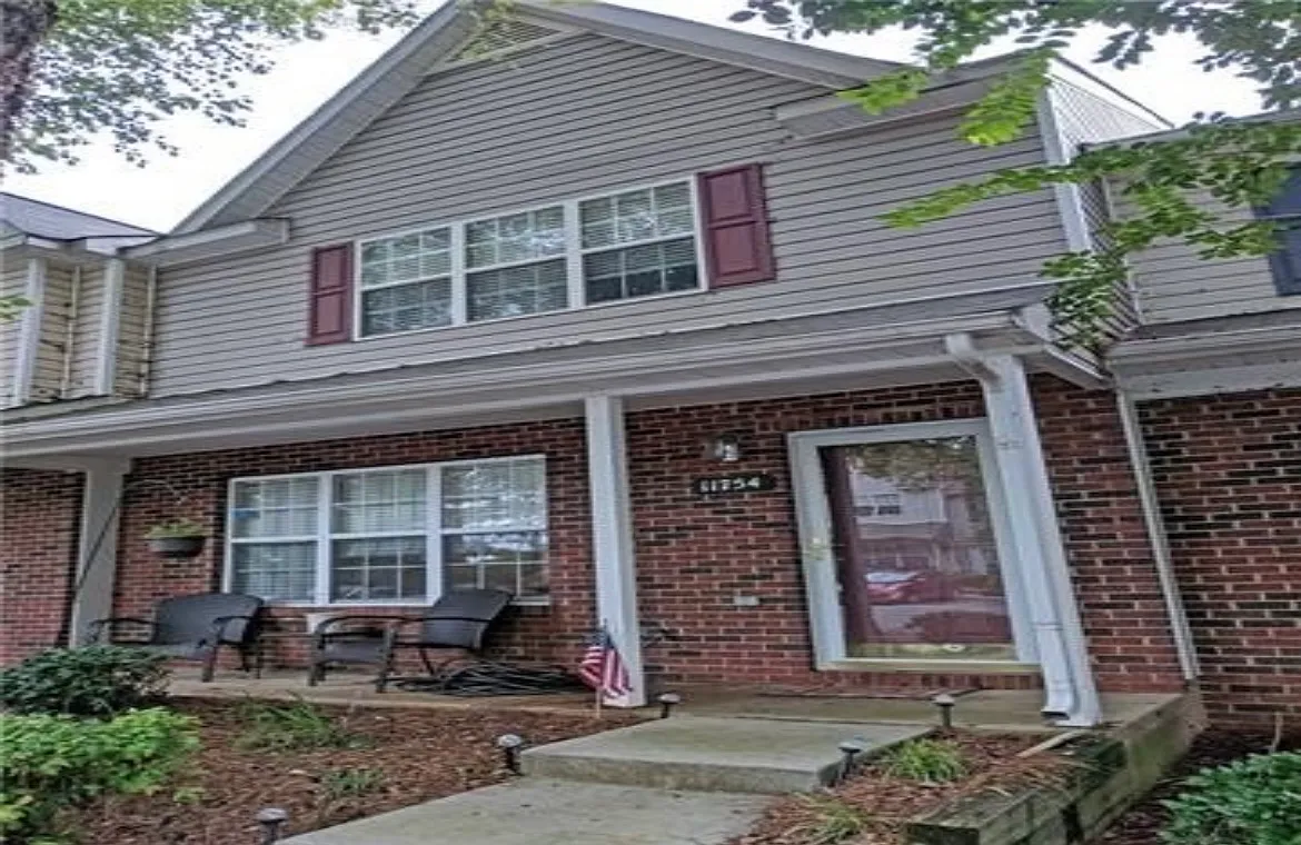 2 bed, 2.5 bath, 1320 sqft, $1,700 — Photo 1
