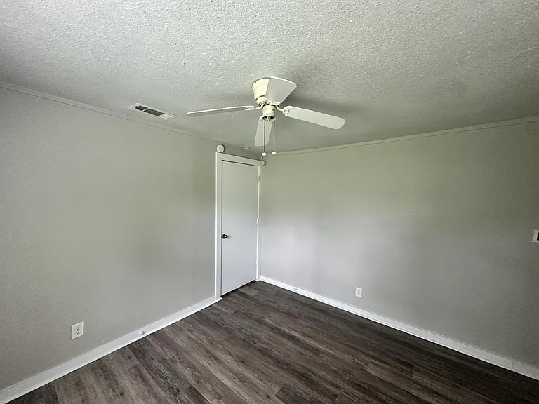 4611 Bradshaw St — Photo 9