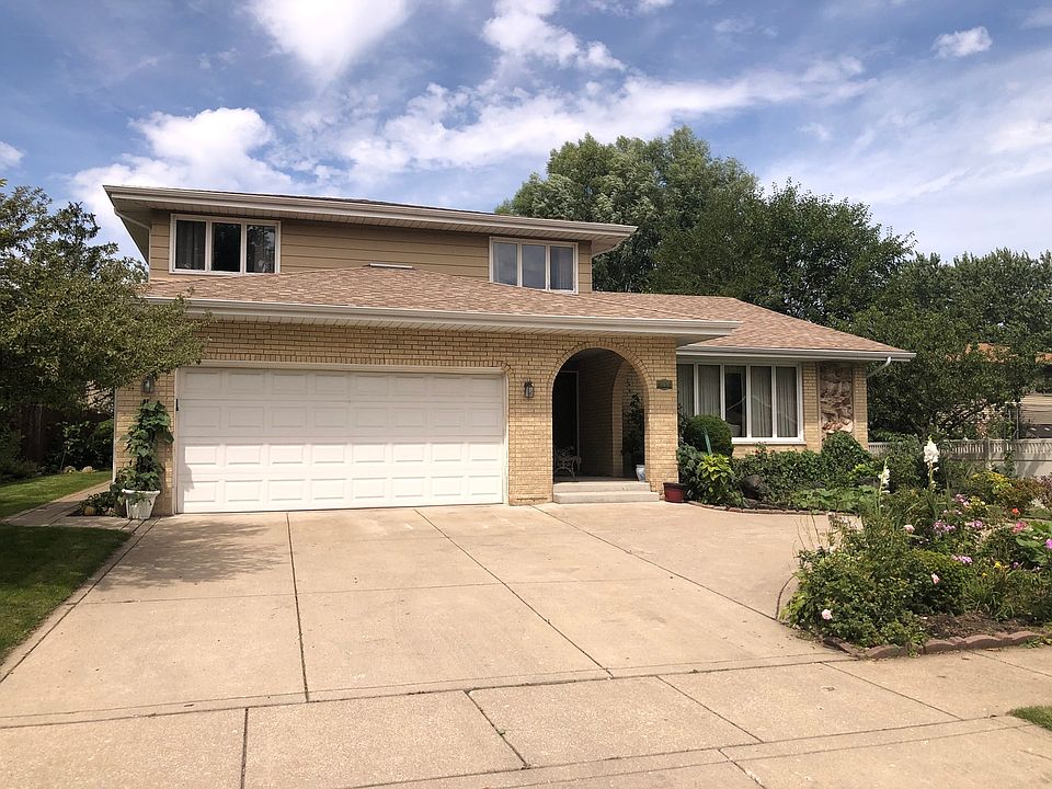 1st image of 8554 Broadmoor Dr