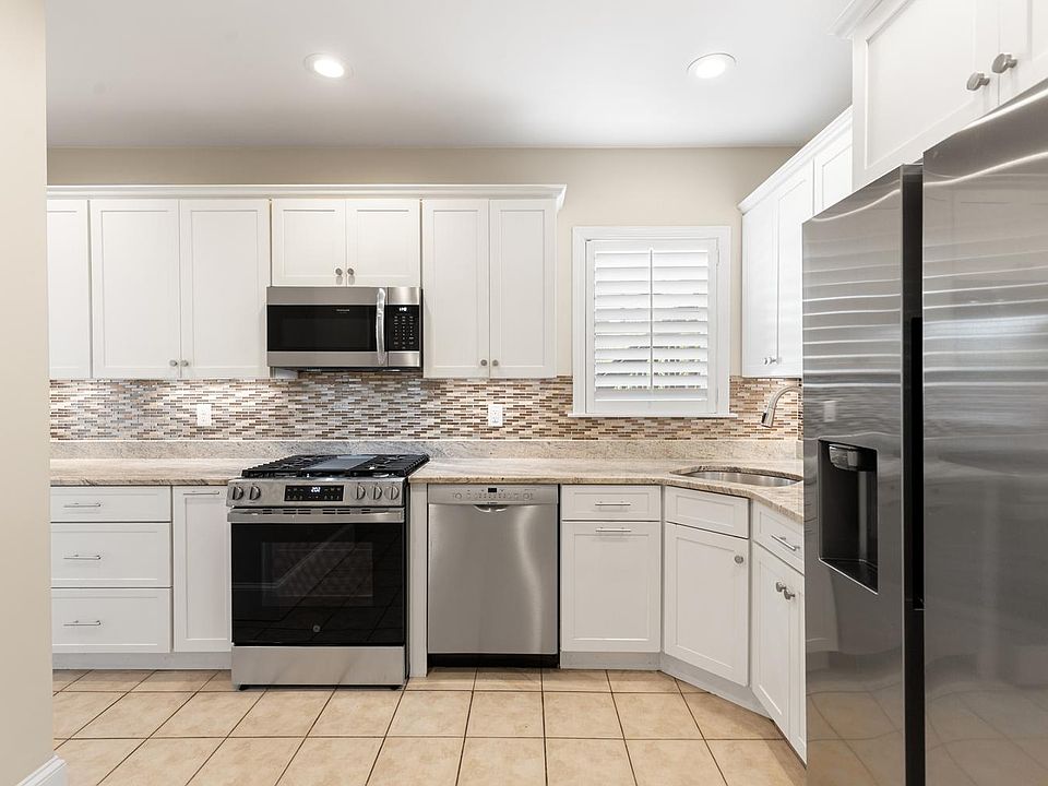 1st image of 663 Fellsway Unit 1