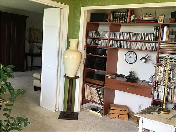 5th image of 3507 Oaks Way #512