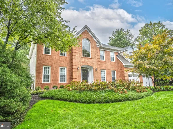 9605 Crosspointe Dr, Fairfax Station, VA 22039