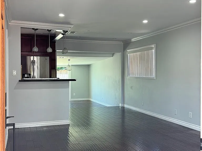 8739 Tyrone Ave — Photo 5