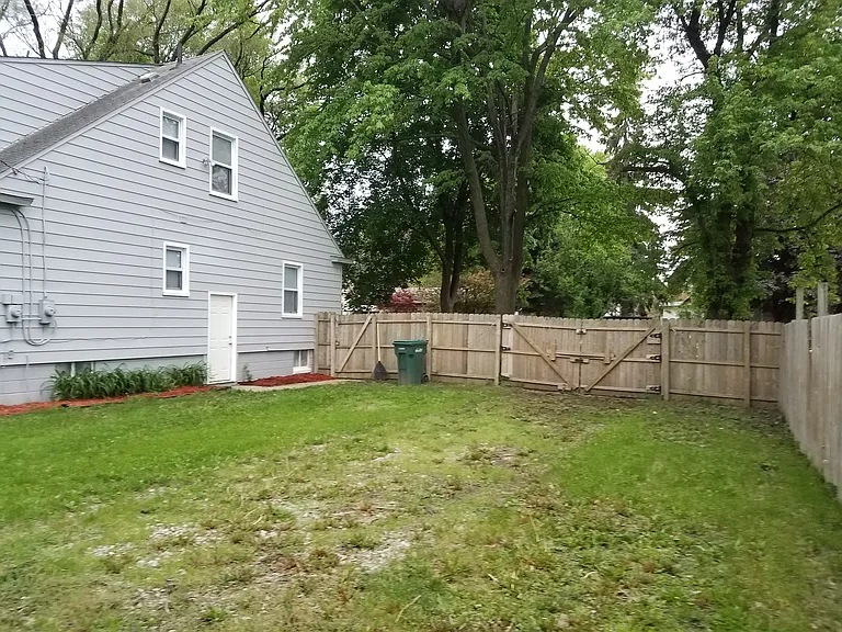 1576 College Ave — Photo 5
