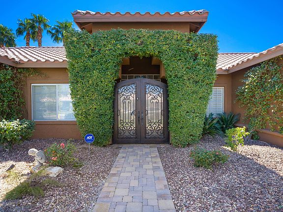 4th image of 78595 Naples Dr