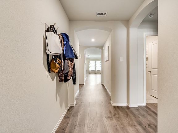 3rd image of 2108 Tulipwood Dr