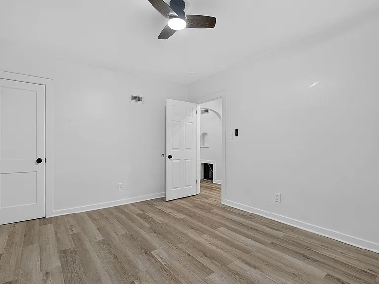 705 Washington St #2F — Photo 12