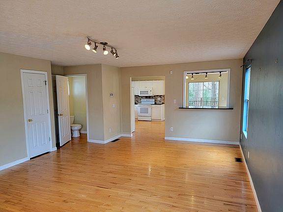 4th image of 825 McLendon Dr