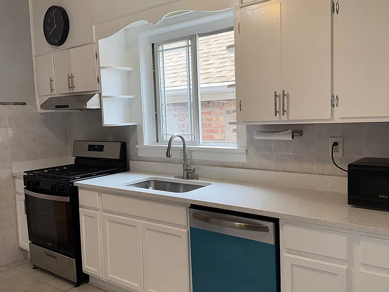 3308 S Hoyne Ave #2F — Photo 5
