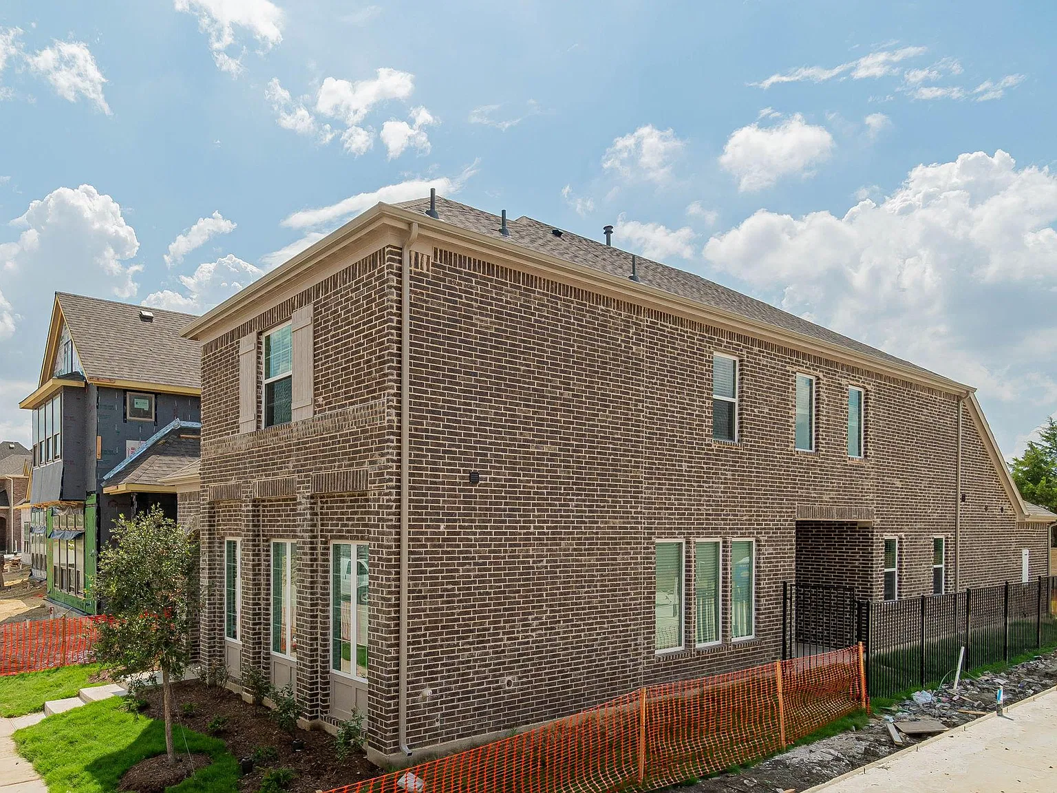 4 bed, 3.5 bath, 3313 sqft, $3,200 — Photo 3