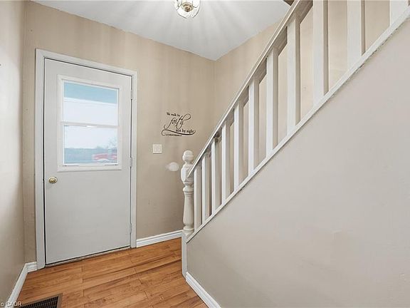 3rd image of 84 Green Mountain Rd E