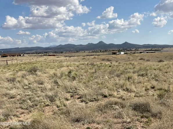 157B N Red Tail Ln, Paulden, AZ 86334