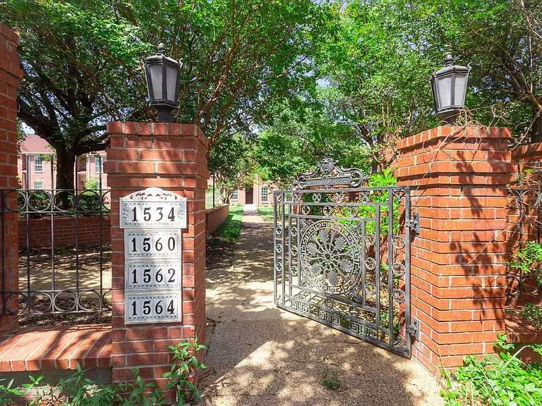 1546 Bennett St — Photo 29