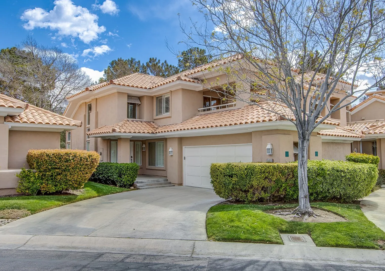 Absolutely gorgeous 2 bedroom 2 bathroom townhome w/loft in prestigious Spanish Trails community! — Photo 1