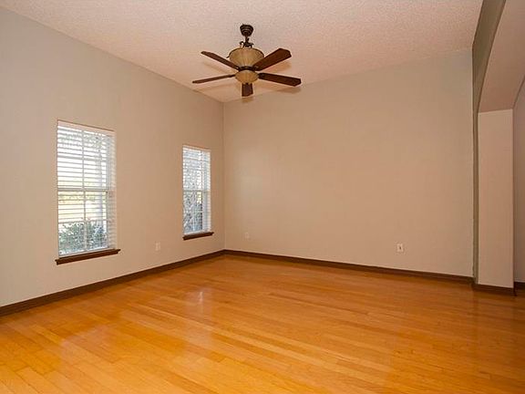 3rd image of 2599 The Oaks Blvd