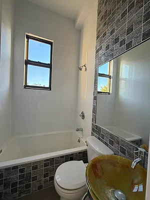 Bathroom, photo 1