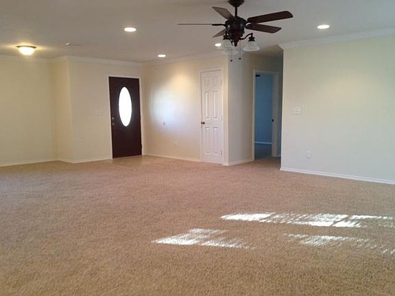 2nd image of 204 W Oaks Cir