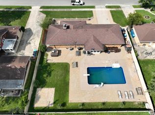 378 Oakwood Dr, Crete, IL 60417