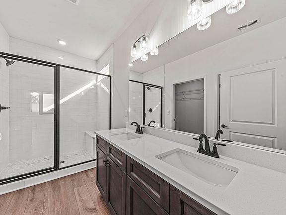 4th image of 125 Cottage Grove Cir