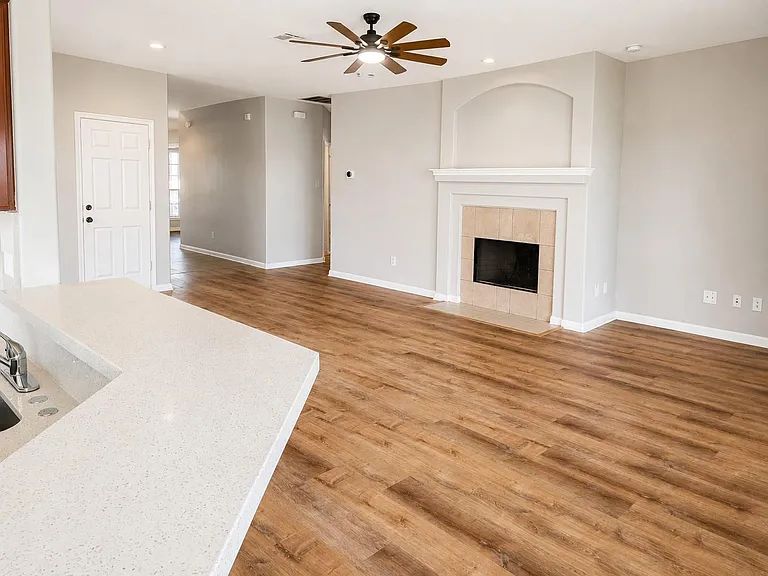 5817 Village Grove Dr — Photo 14