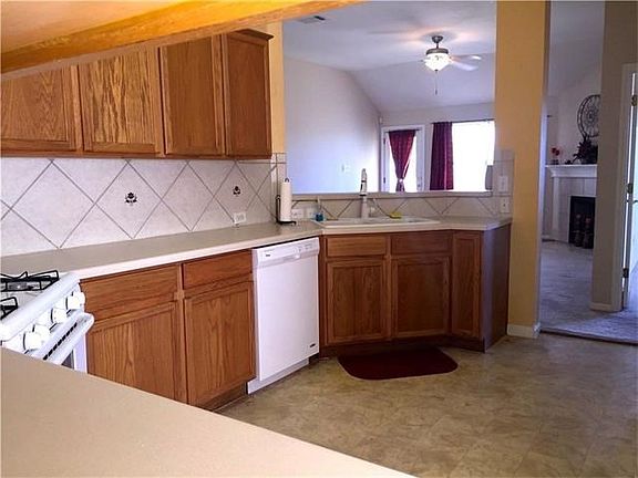 3rd image of 204 N Pauley Dr