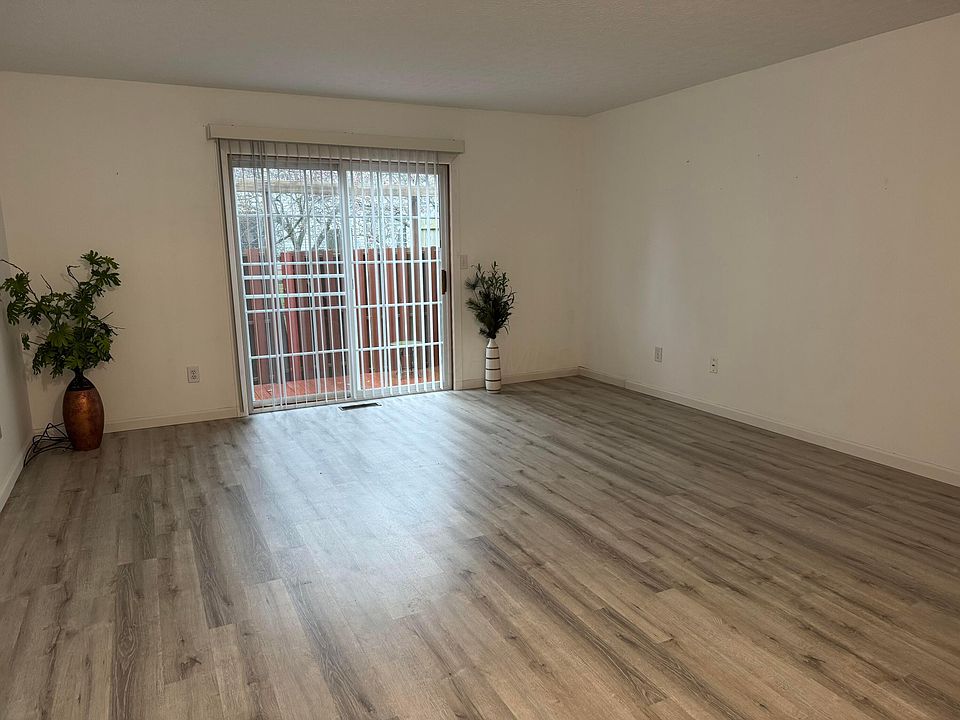 1st image of 184 Macandrews Way #44E