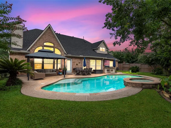 15618 Stable Lake Dr, Cypress, TX 77429