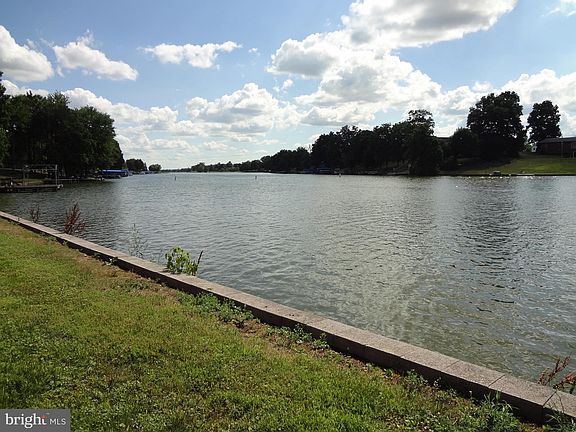 3rd image of 495 Heritage Dr