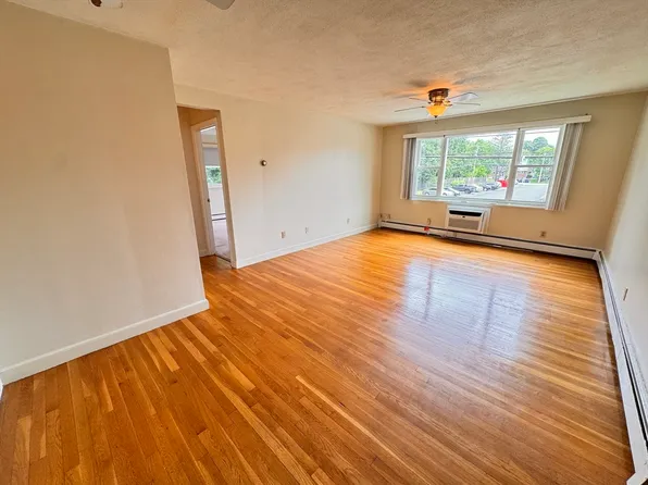 51 Warren St APT 1-4, Waltham, MA 02453