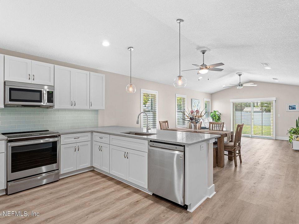 1st image of 904 15TH Avenue S