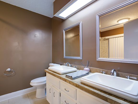 5th image of 11661 Edinburgh Way