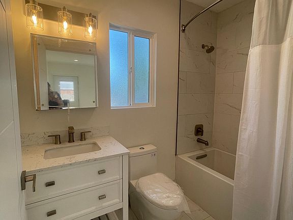 5th image of 7746 Encino Ave