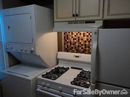 KITCHEN : WASHER DRYER, STOVE, DISH WASHER AND FRIG! ALL INCUDED