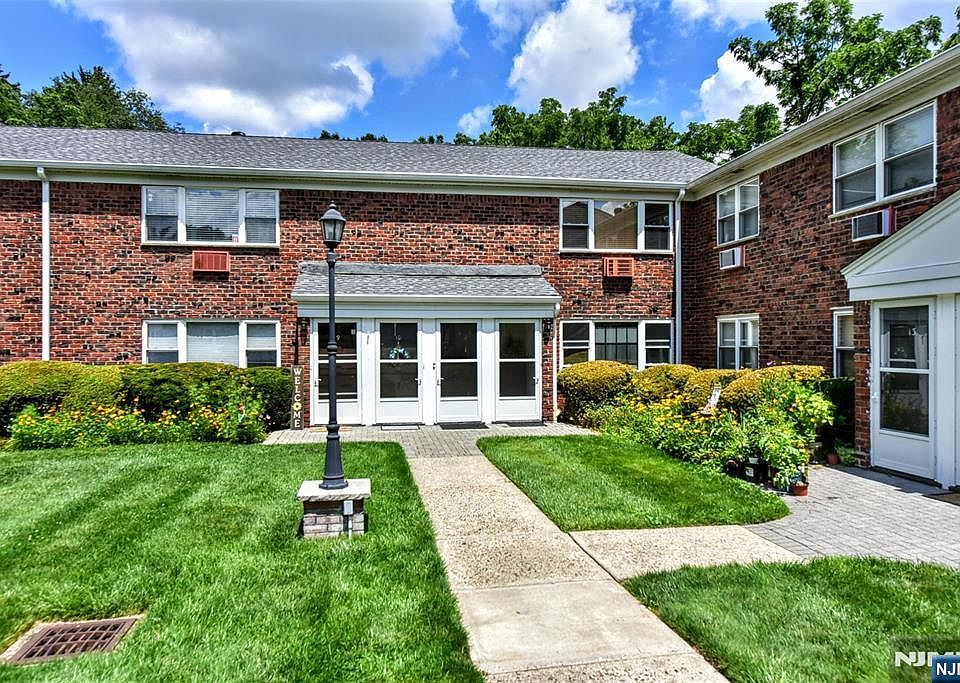 1st image of 12 Regency Park