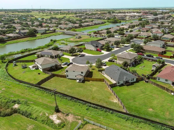 410 S Hunting Lodge Ln, Bastrop, TX 78602