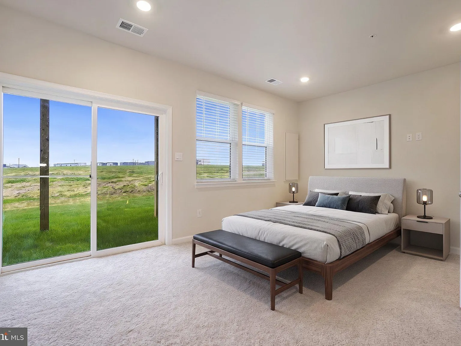 4 bed, 3.5 bath, 2304 sqft, $3,000 — Photo 4