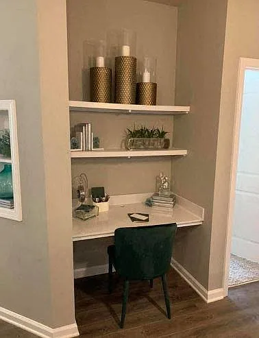 Built-in desk