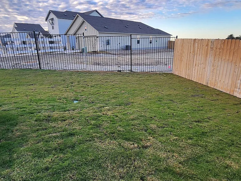 2337 Moon Tower Trl — Photo 4