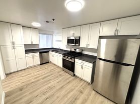 555 Oak St, Glendale, CA