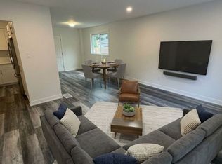 80 Delawana Dr, Hamilton, ON L8E 1G4