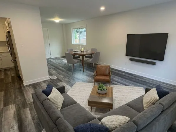 80 Delawana Dr, Hamilton, ON L8E 1G4