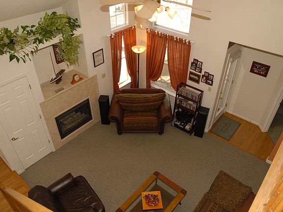 Living room w/fireplace