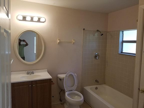 5th image of 10102 N 17th St