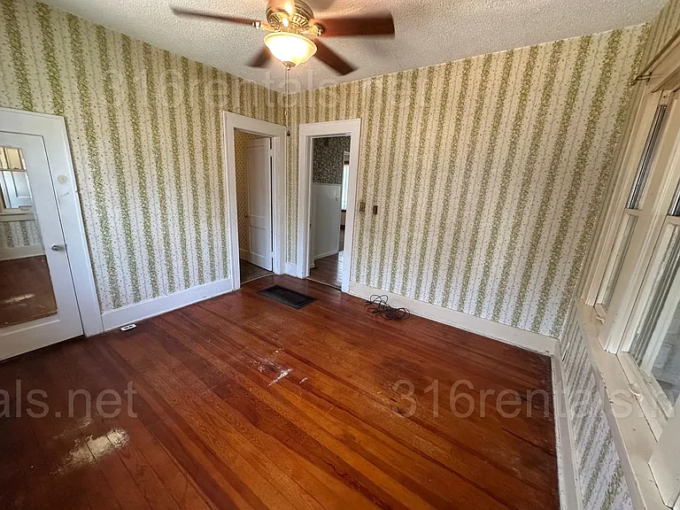 137 N Athenian Ave — Photo 13
