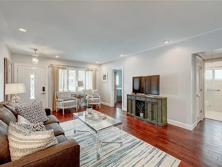 1840 SE 7th St — Photo 13