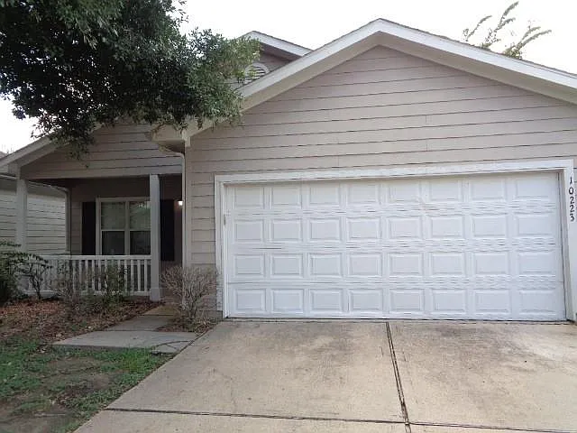 3 bed, 2.0 bath, 1515 sqft, $1,700 — Photo 2