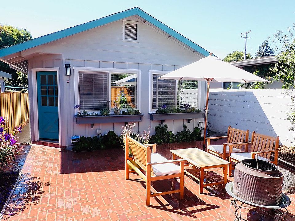 Charming beach cottage