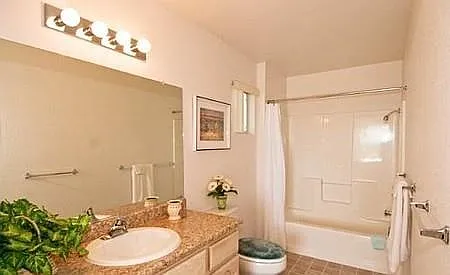 River Knolls Apartment — Photo 14